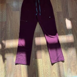 Figs Cairo Cargo pants in burgundy